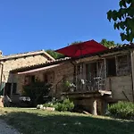 Casa Flori & Leonardo's * Comunanza