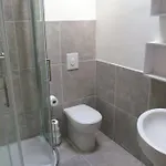 Casa Flori & Leonardo's * Comunanza