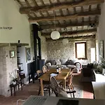 Casa Flori & Leonardo's Comunanza