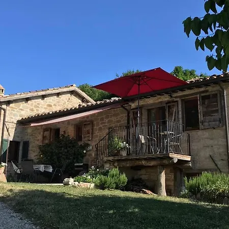 Casa Flori & Leonardo's * Comunanza