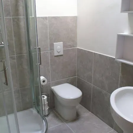 Casa Flori & Leonardo's * Comunanza