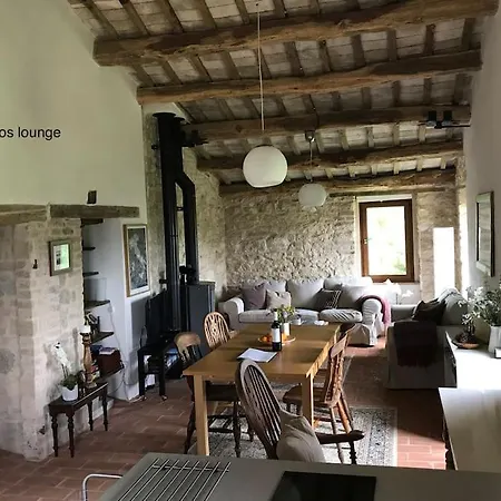 Casa Flori & Leonardo's Comunanza