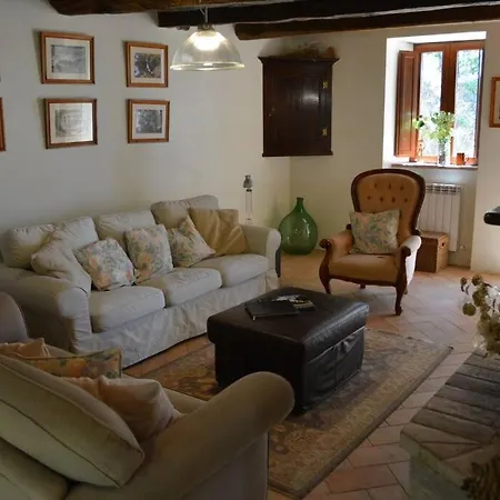 Casa Flori & Leonardo's Comunanza