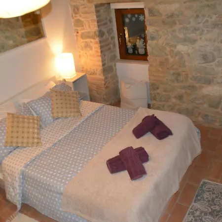 Casa Flori & Leonardo's * Comunanza