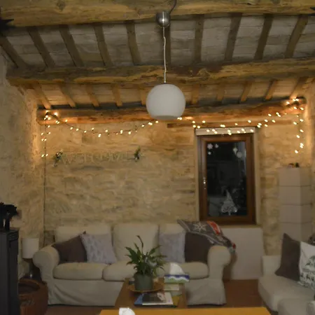 Casa Flori & Leonardo's Comunanza